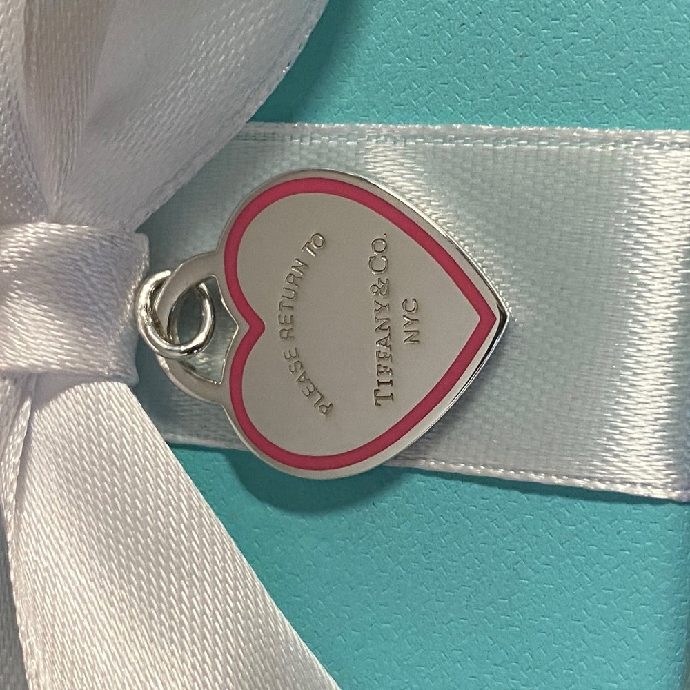 Tiffany & Co. Return to Tiffany® Medium pink Enamel Heart Charm NEW IN BOX - Picture 5 of 6